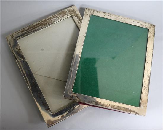 Two George V plain silver rectangular photograph frames, largest 24.3cm.
